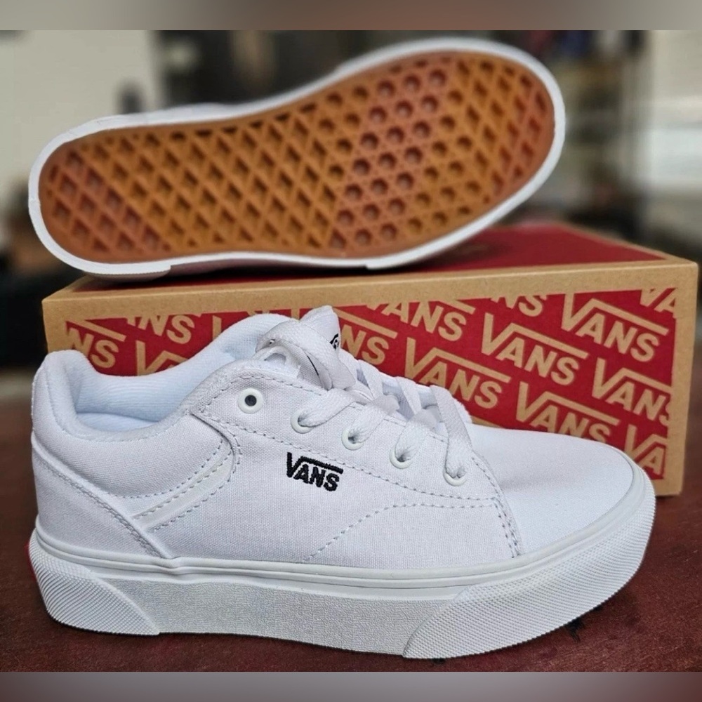 Vans Missy Seldan Sneaker SIZE 3 YOUTH White/Black Skateboard Casual Shoe NIB